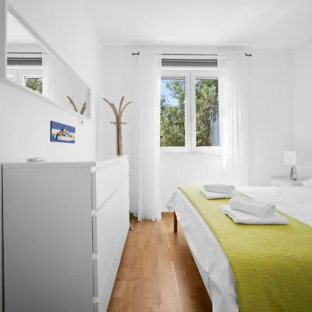 House , Seafront Pelegrin Appartement Stomorska
