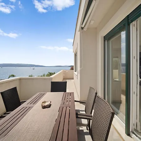 House , Seafront Pelegrin Appartement Stomorska